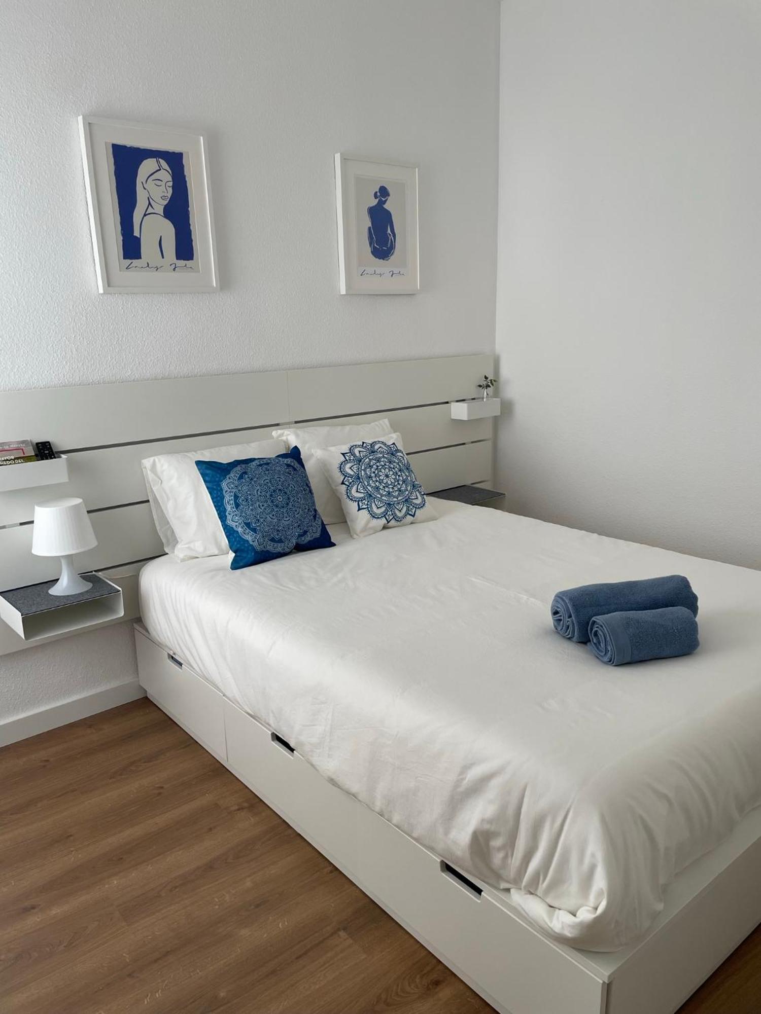 Blanco Y Anil Plaza Apartment