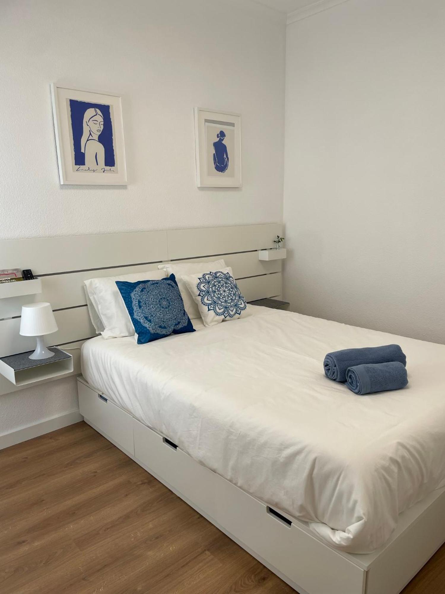 Blanco Y Anil Plaza Apartment Valdepenas